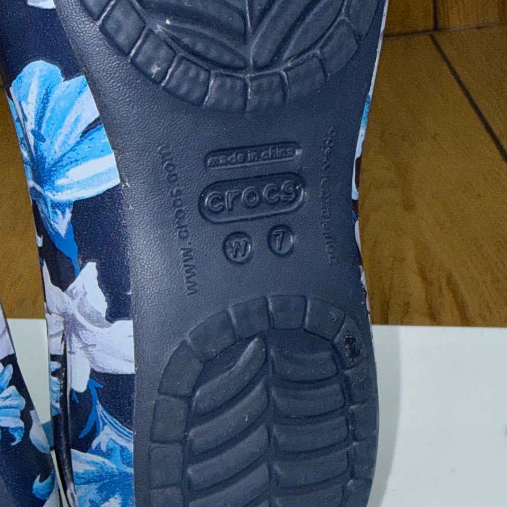 Crocs Kadee Floral Flats Navy Blue White Lily Print Slip On Shoes Womens 7 - Picture 13 of 15